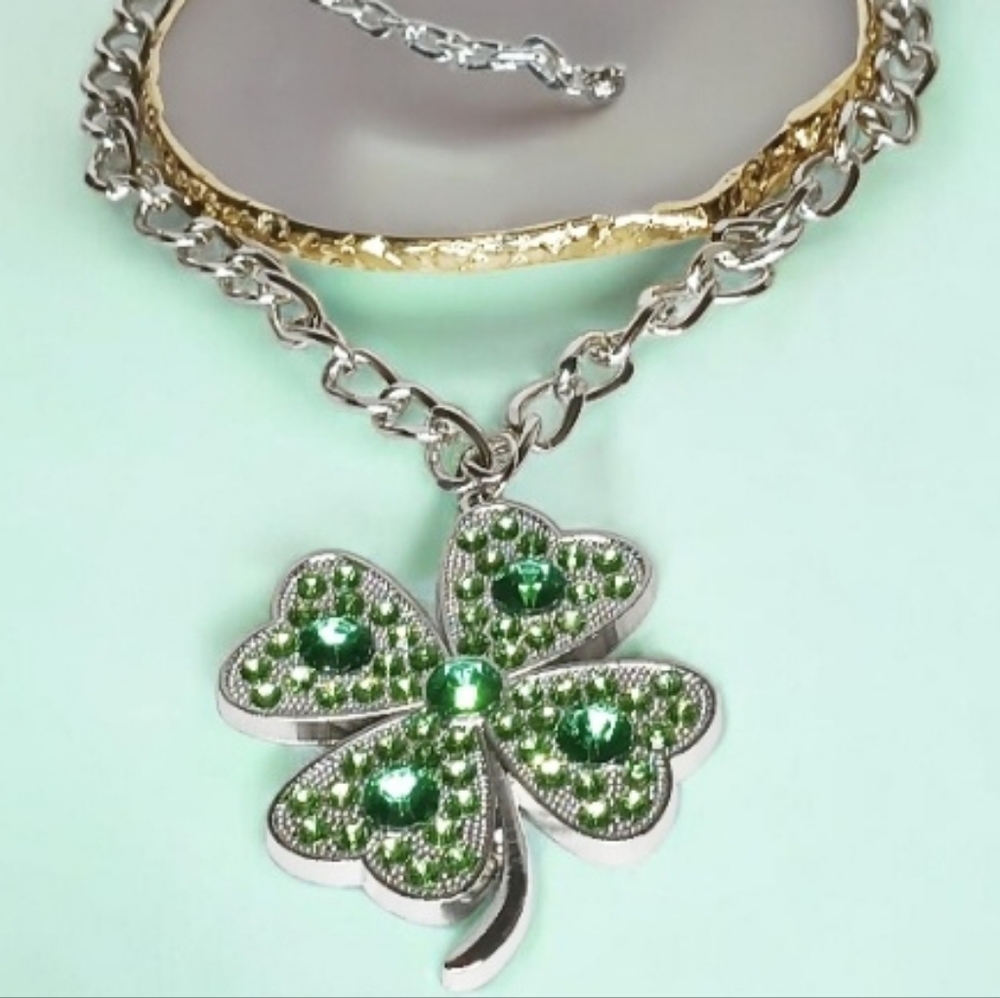 HP🎉🎉 Chunky Shamrock Charm Necklace New Age Grunge Iced Out Frost Bold Boho